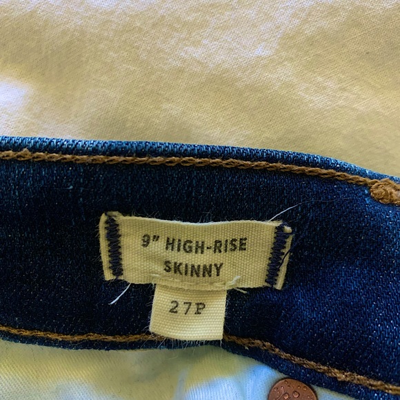 Madewell 27P, 9”rise, raw edge distress jeans. - Picture 4 of 6